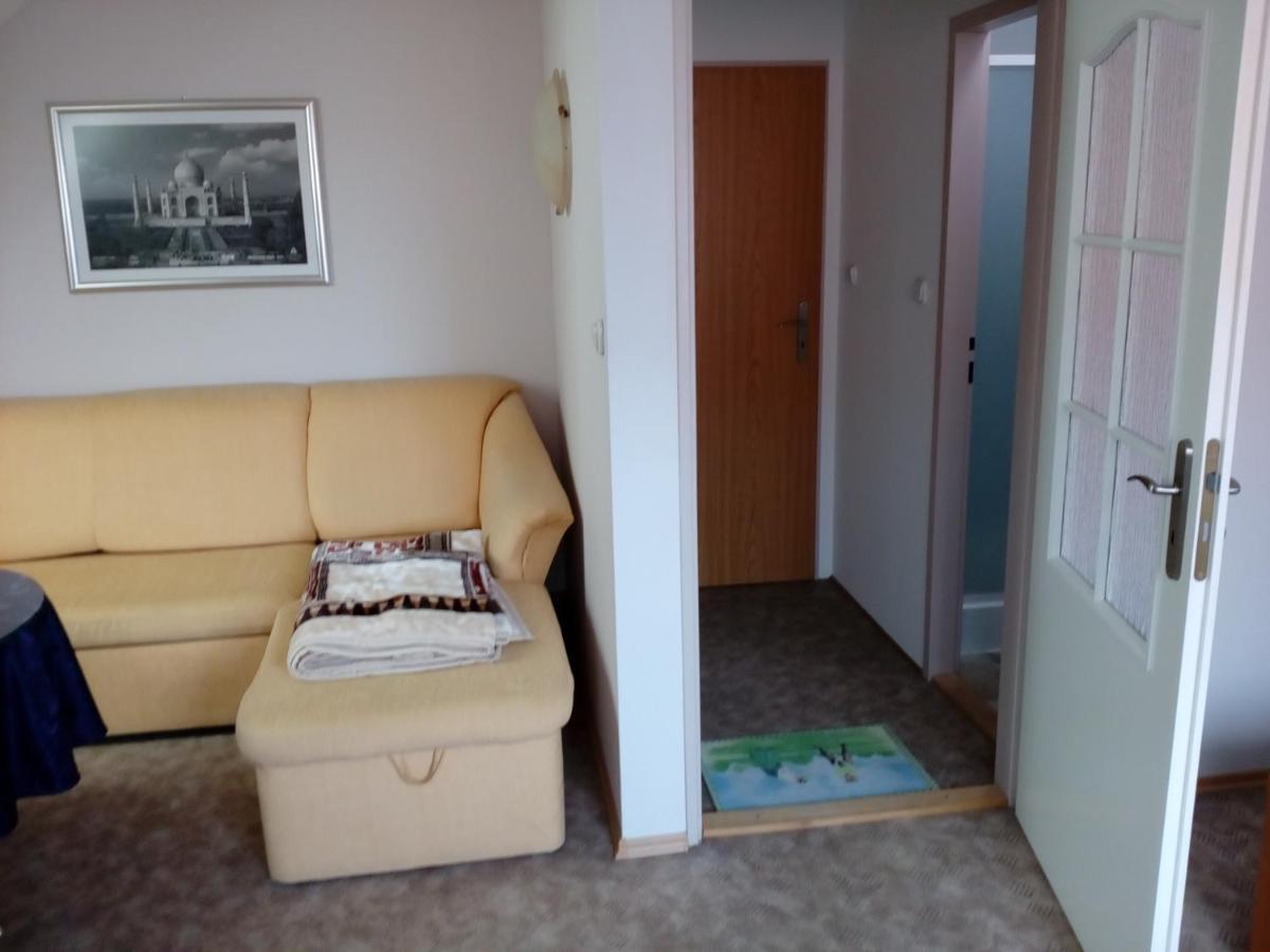 Platanus Bed and Breakfast Beckov Buitenkant foto