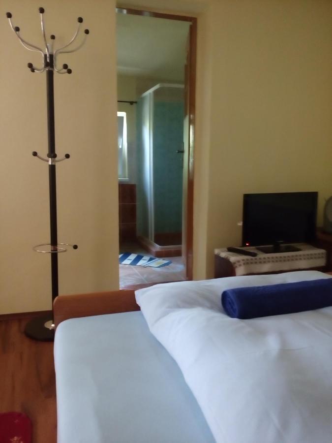 Platanus Bed and Breakfast Beckov Buitenkant foto