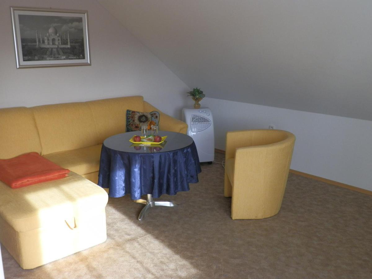 Platanus Bed and Breakfast Beckov Buitenkant foto