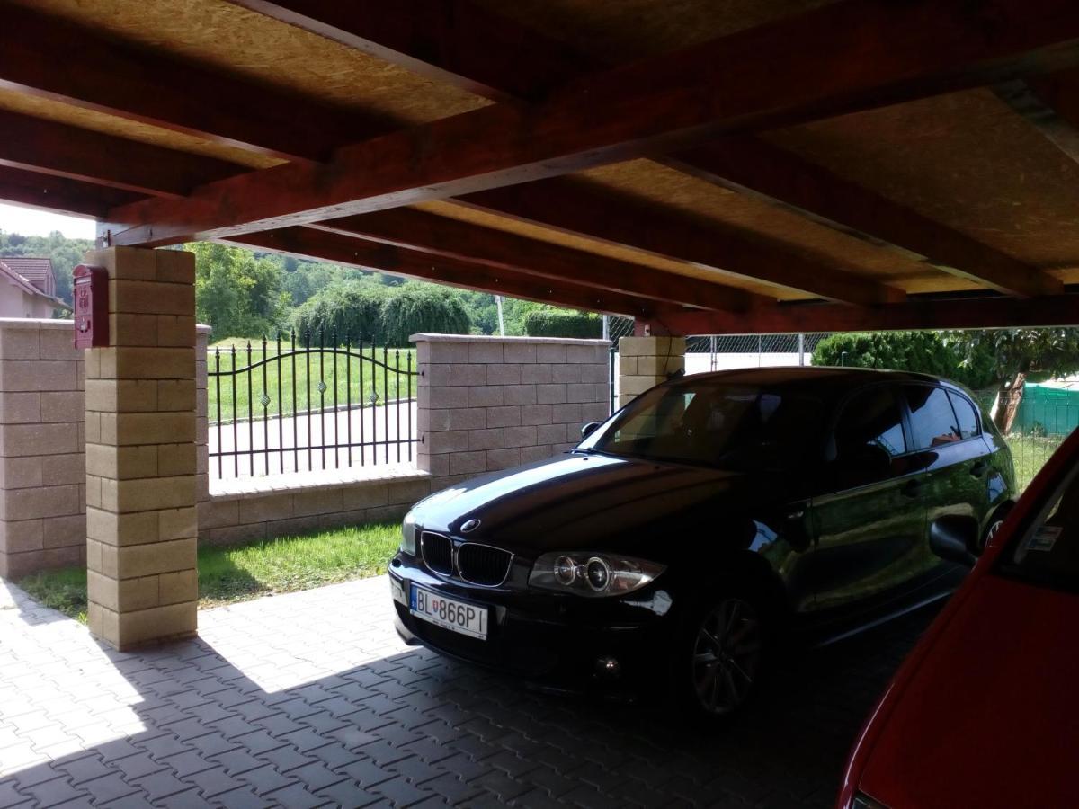Platanus Bed and Breakfast Beckov Buitenkant foto
