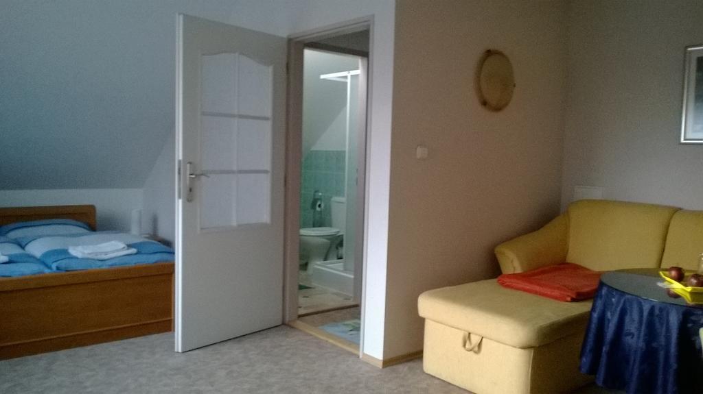 Platanus Bed and Breakfast Beckov Buitenkant foto