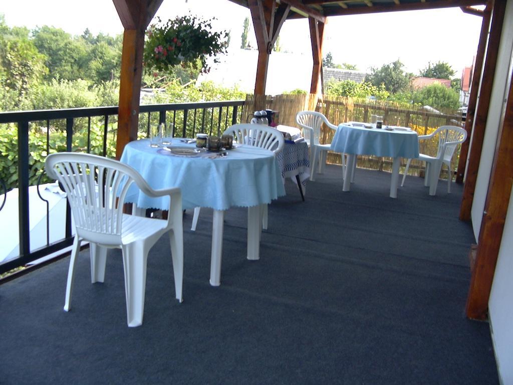 Platanus Bed and Breakfast Beckov Buitenkant foto